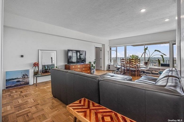 166-25 Powells Cove Boulevard #21G