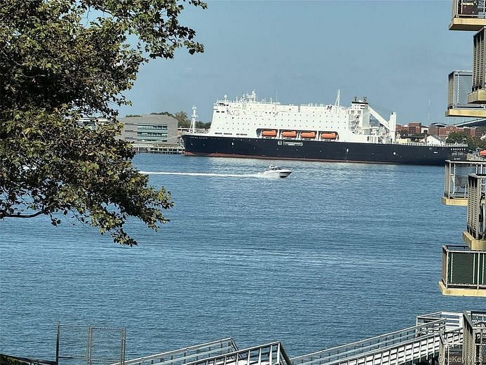 166-25 Powells Cove Boulevard #3F