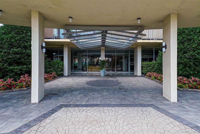 166-25 Powells Cove Boulevard #6M
