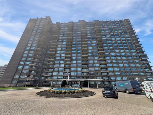 Image 1 of 29 for 166-25 Powells Cove Boulevard #8E in Queens, Beechhurst, NY, 11357