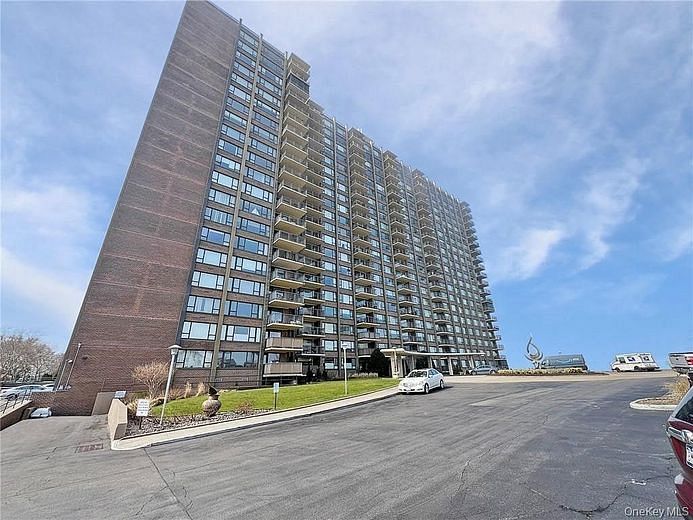 166-25 Powells Cove Boulevard #8E