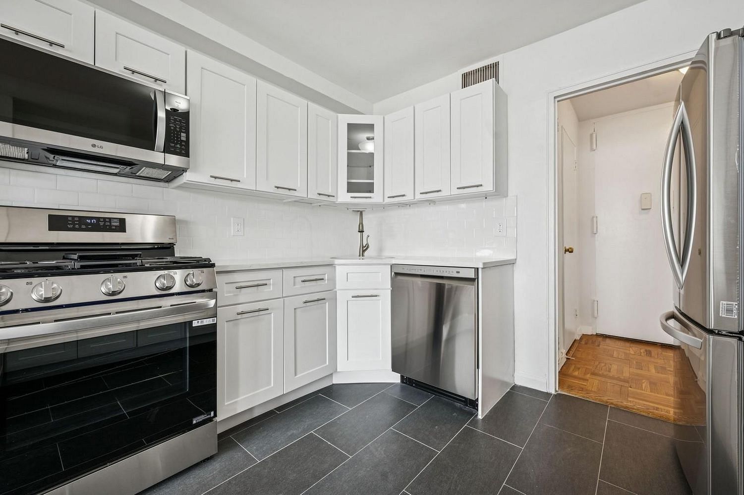 Image 1 of 32 for 166-25 Powells Cove Boulevard #8J in Queens, Beechhurst, NY, 11357