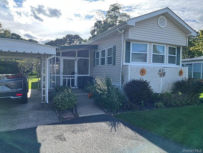 1661 Old Country Rd #282