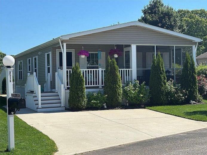 1661 Old Country Rd #351B