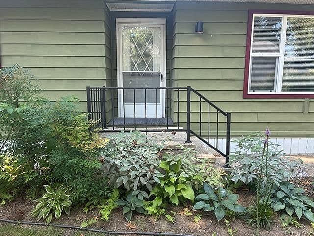 1661 Old Country Road #17