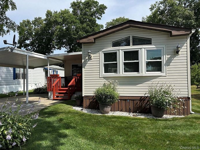 1661 Old Country Road #233