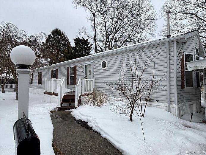 1661 Old Country Road #280