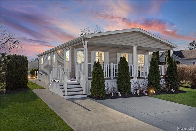 1661 Old Country Road #351B