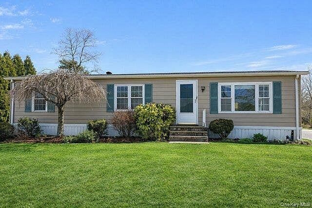 1661 Old Country Road #415