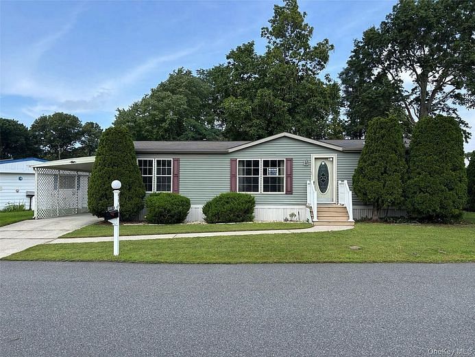 1661 Old Country Road #417