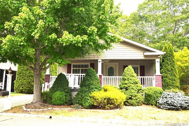 1661 Old Country Road #516