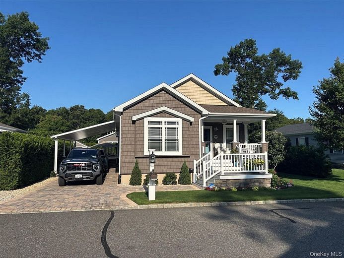 1661 Old Country Road #567