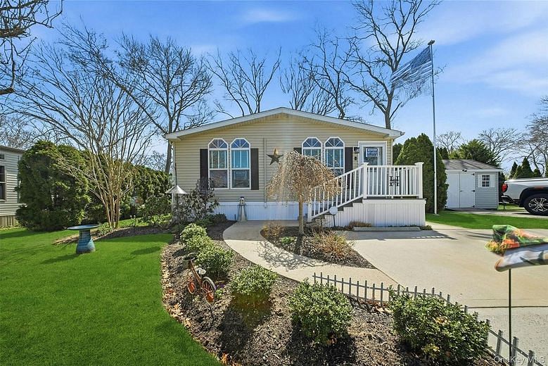 1661 Old Country Road #62