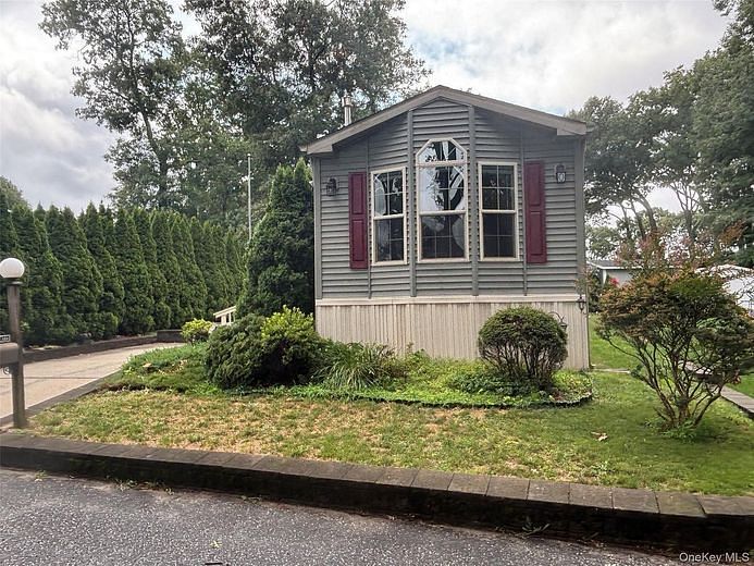 1661 Old Country Road #84