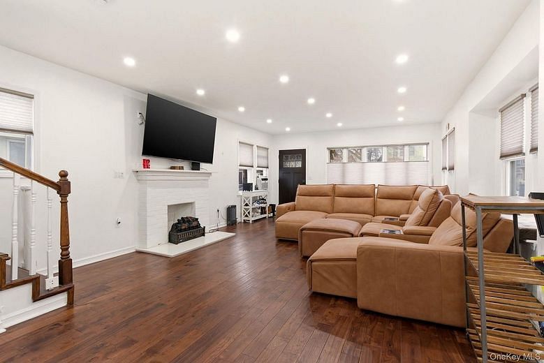 1672 Hendrickson Street