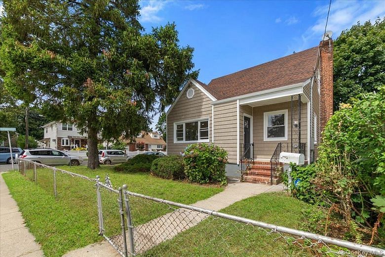 1686 Rosalind Avenue