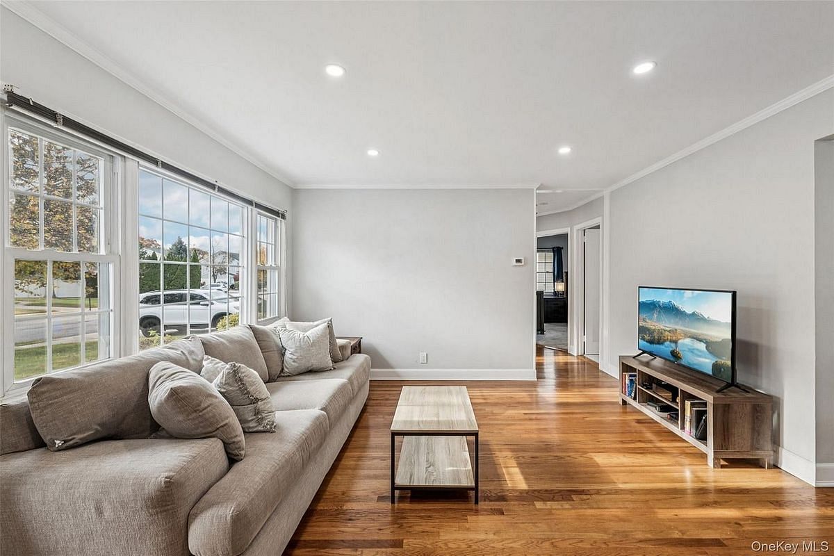 Image 1 of 30 for 1689 Barbara Lane in Long Island, Hempstead, NY, 11554