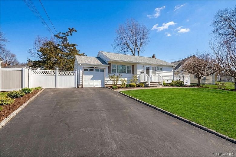 169 Charter Oaks Av.- Avenue