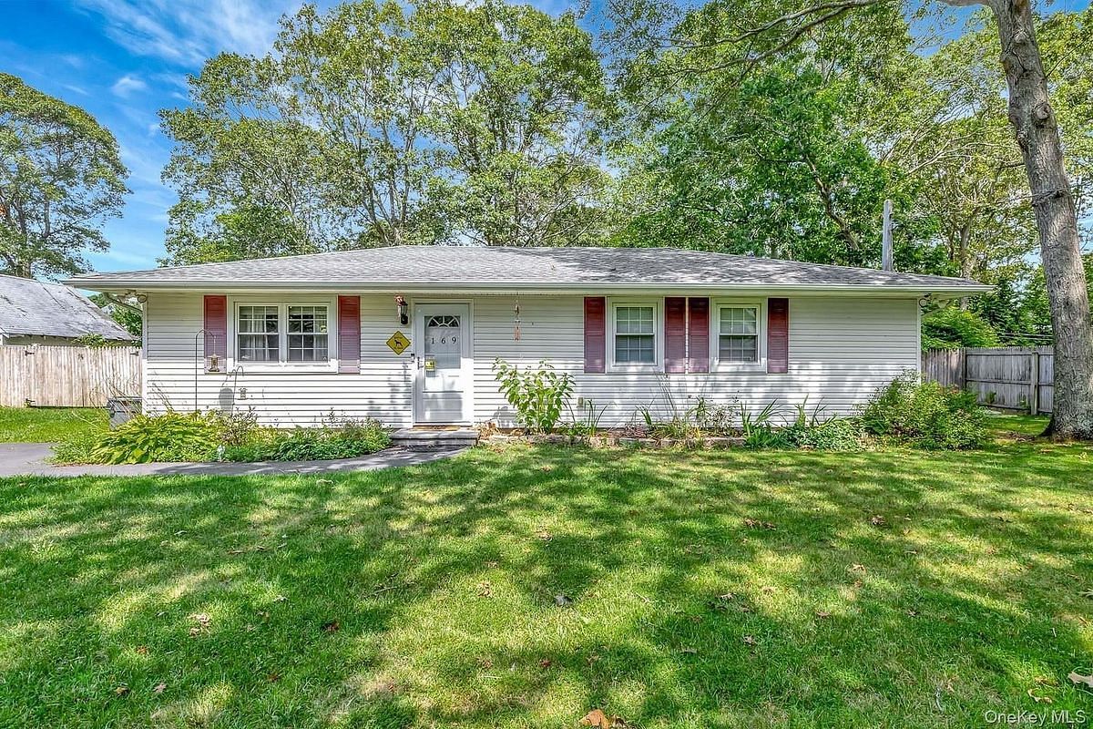 Image 1 of 21 for 169 Pawnee Avenue in Long Island, Mastic, NY, 11950