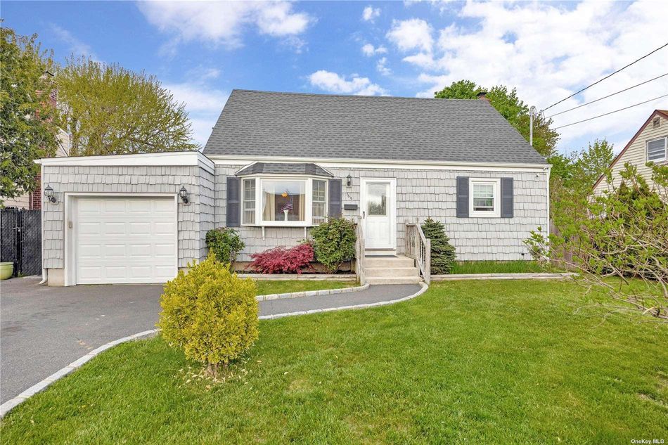Image 1 of 23 for 169 W 19th Street in Long Island, Deer Park, NY, 11729