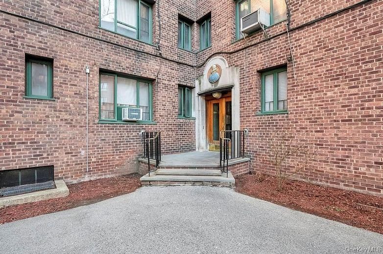 1690 Metropolitan Avenue #1E