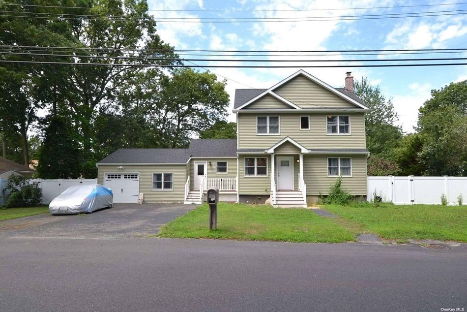 Image 1 of 20 for 66 Geery Avenue in Long Island, Holbrook, NY, 11741