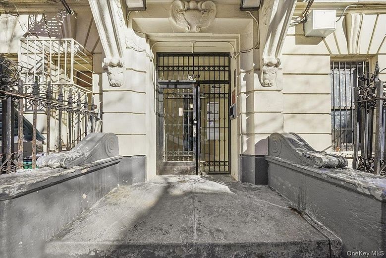 17-19 W 108th Street #92