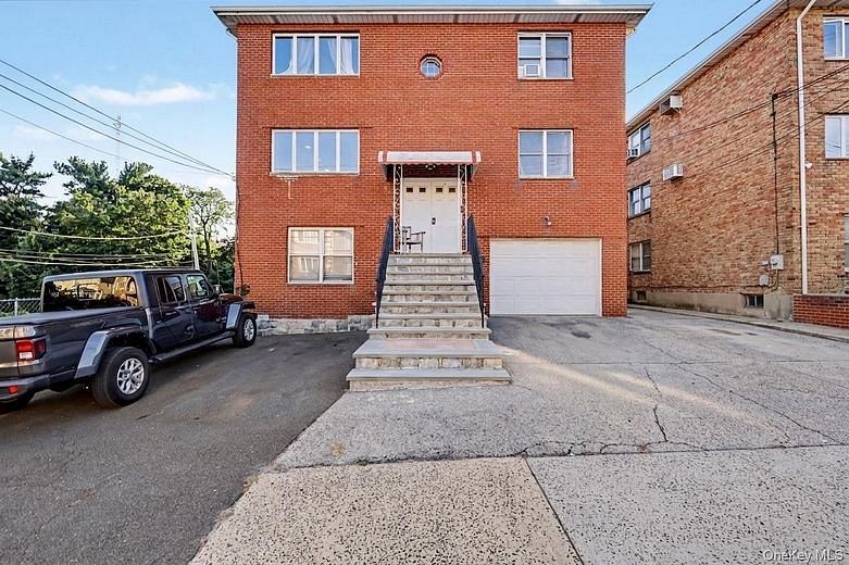 17 aka 13 Smart Avenue