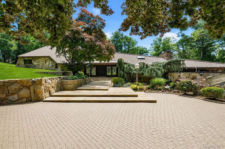 17 Forest Drive