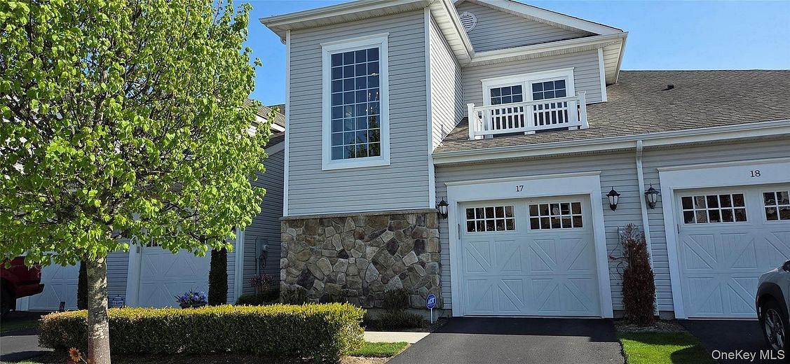 17 Greentree Court
