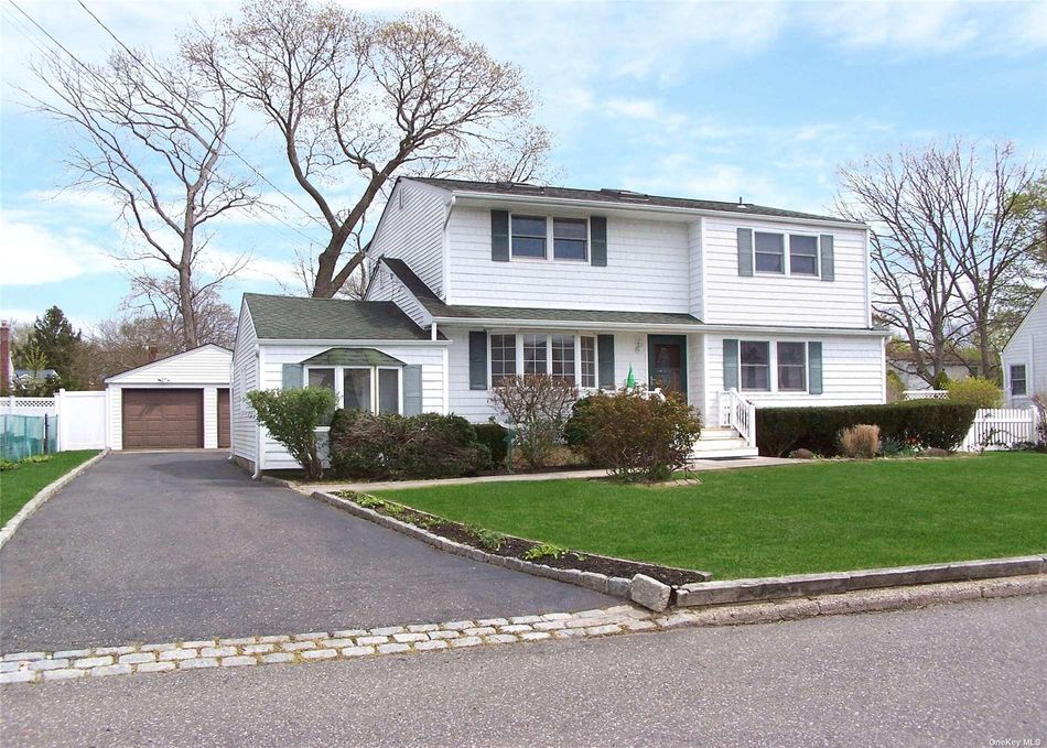 Image 1 of 21 for 17 Gregory Drive in Long Island, Ronkonkoma, NY, 11779