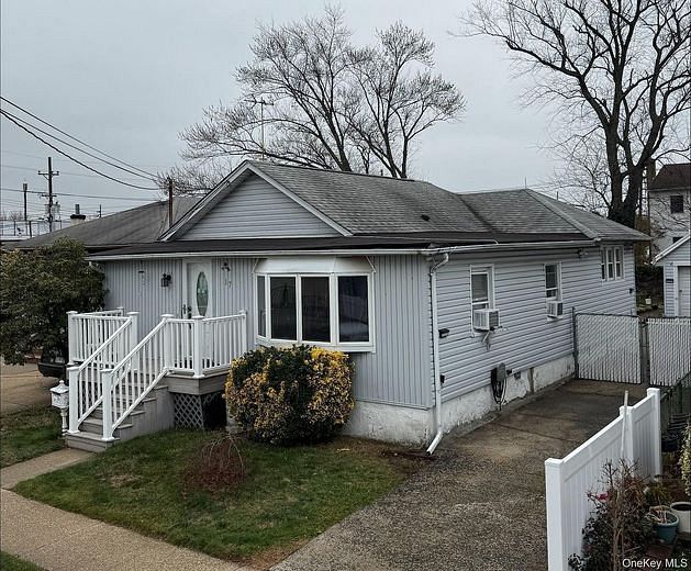 17 Litchfield Avenue