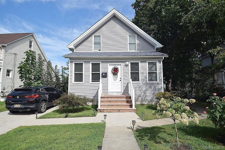 17 Maple Avenue