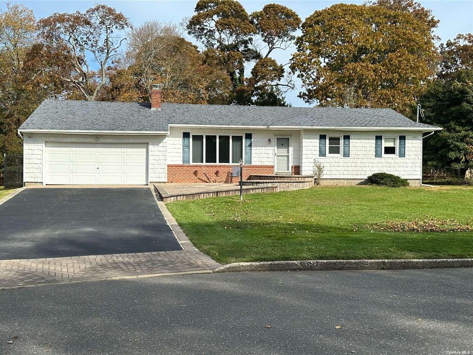 Image 1 of 11 for 17 Monte Lane in Long Island, Center Moriches, NY, 11934
