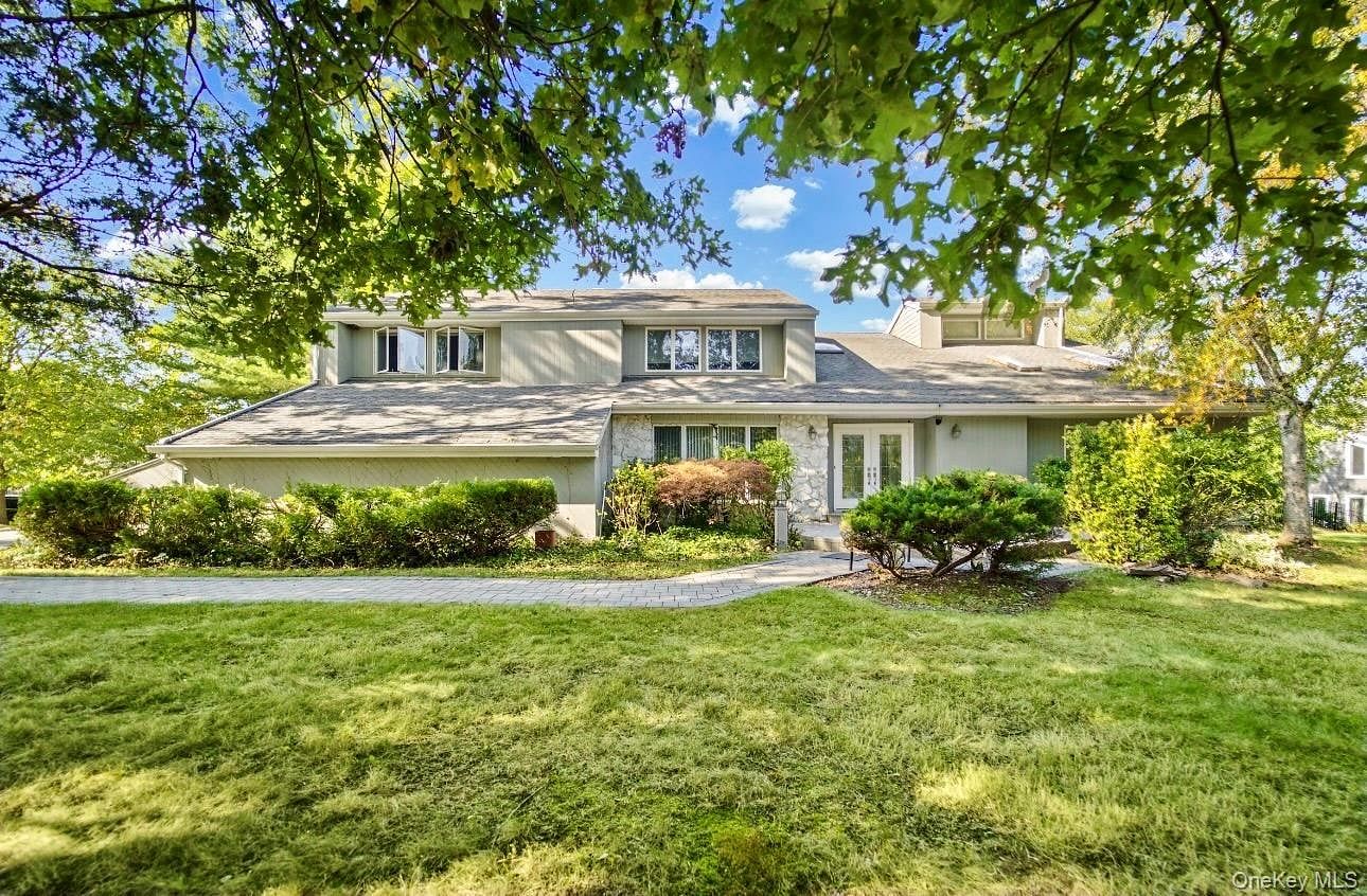 17 Scenic View Court W