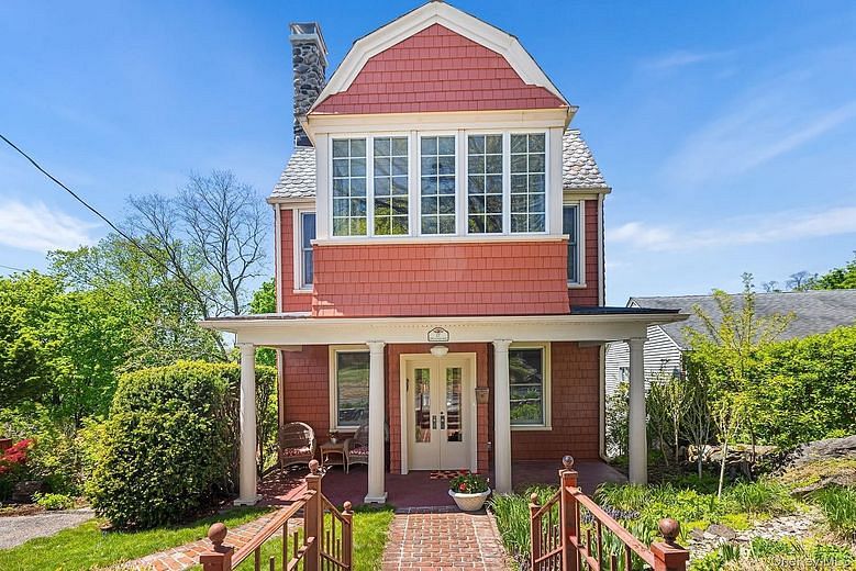 17 Upland Avenue