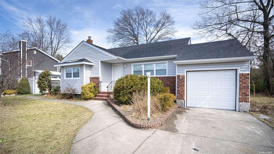 Image 1 of 15 for 17 W 16th Street in Long Island, Deer Park, NY, 11729