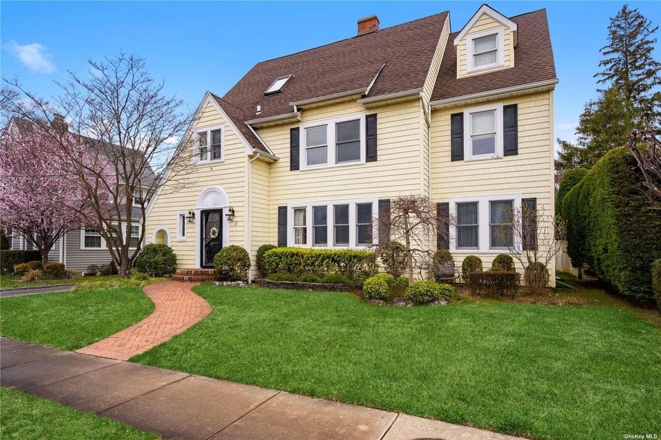 Image 1 of 35 for 17 Wallace Street in Long Island, Rockville Centre, NY, 11570