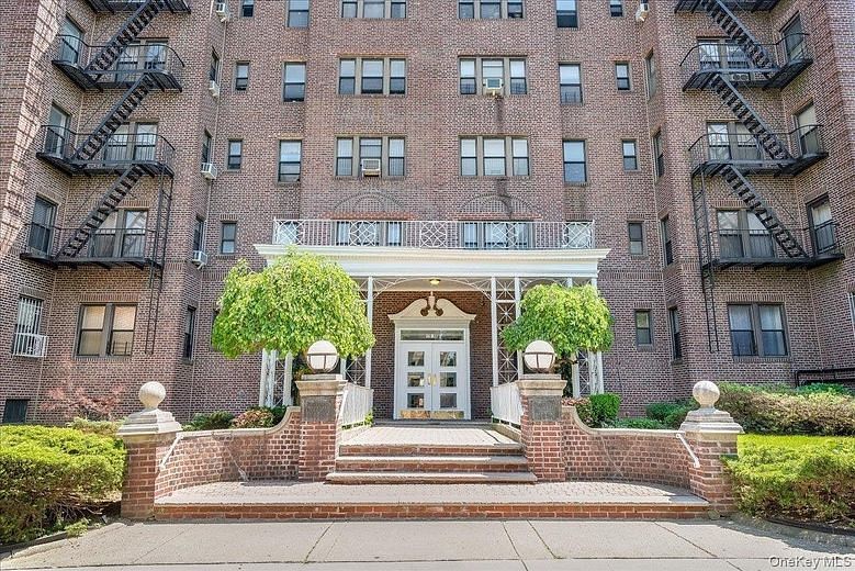 170-40 Highland Avenue #401
