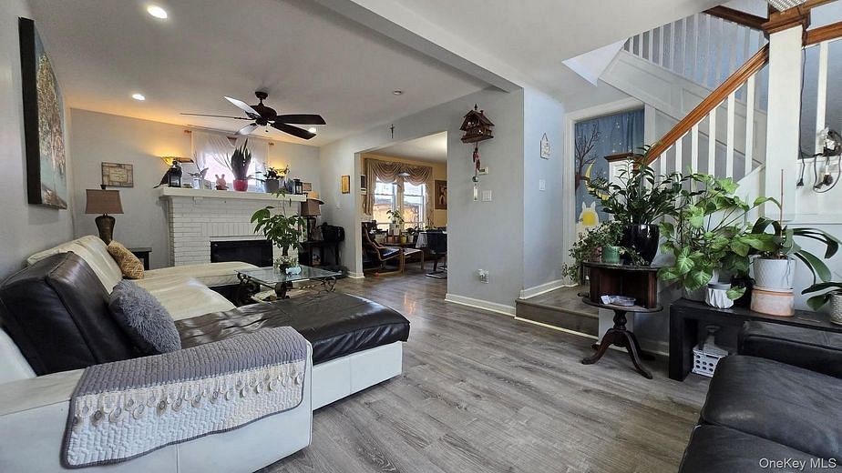 170 E Mineola Avenue