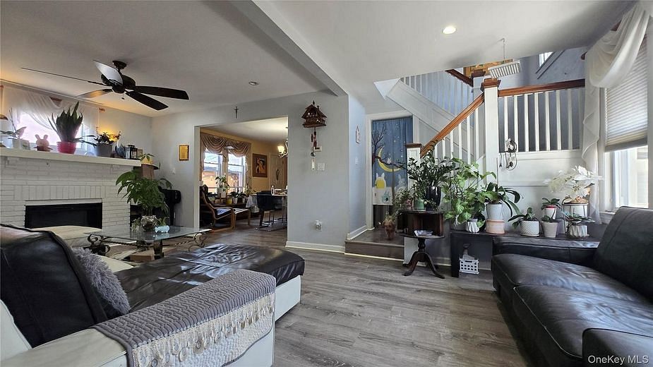 170 E Mineola Avenue