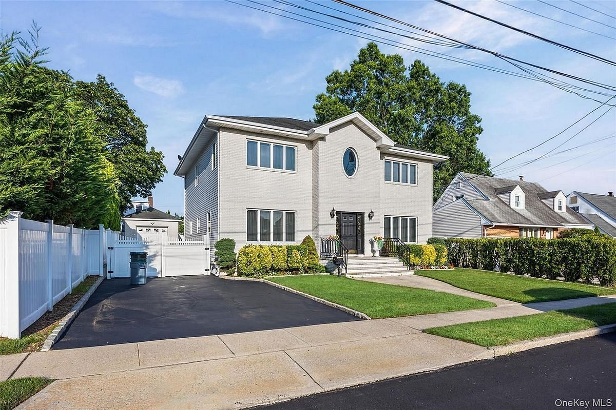Image 1 of 35 for 170 McKinley Avenue in Long Island, Hempstead, NY, 11010