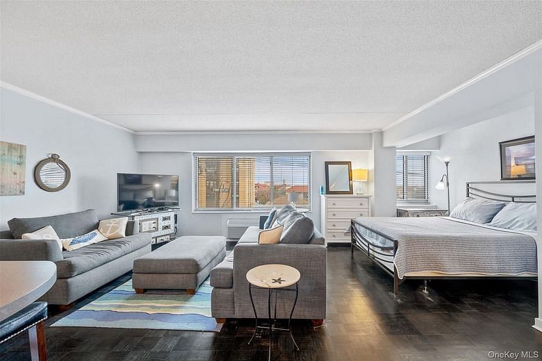 170 W Broadway #4I