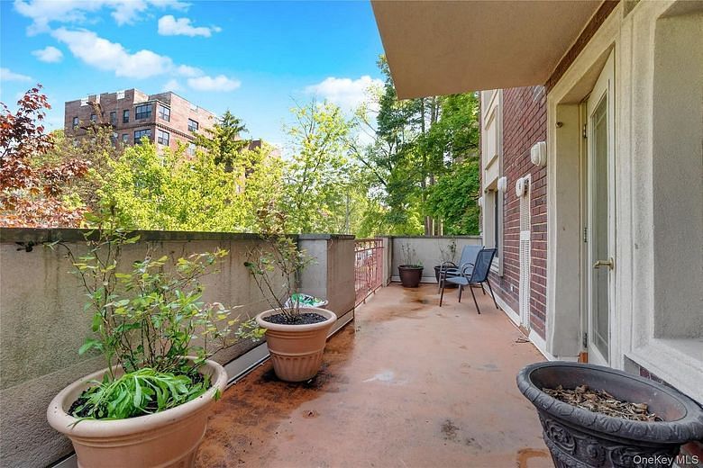 17012 Highland Ave #203