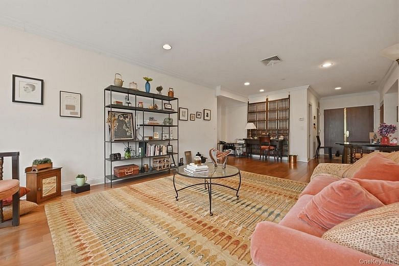 171 Great Neck Road Rd #3H