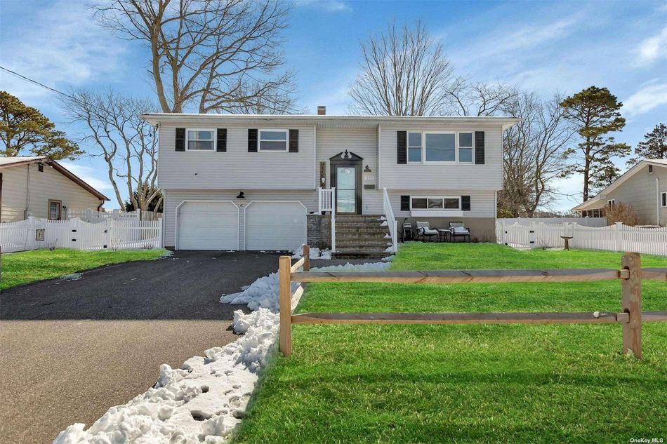 Image 1 of 28 for 171 Loop Drive in Long Island, Sayville, NY, 11782