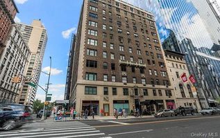 Image 1 of 10 for 171 W 57th Street #11B in Manhattan, New York, NY, 10019