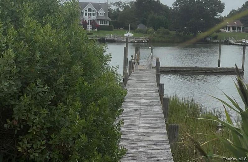 1710 Gull Pond