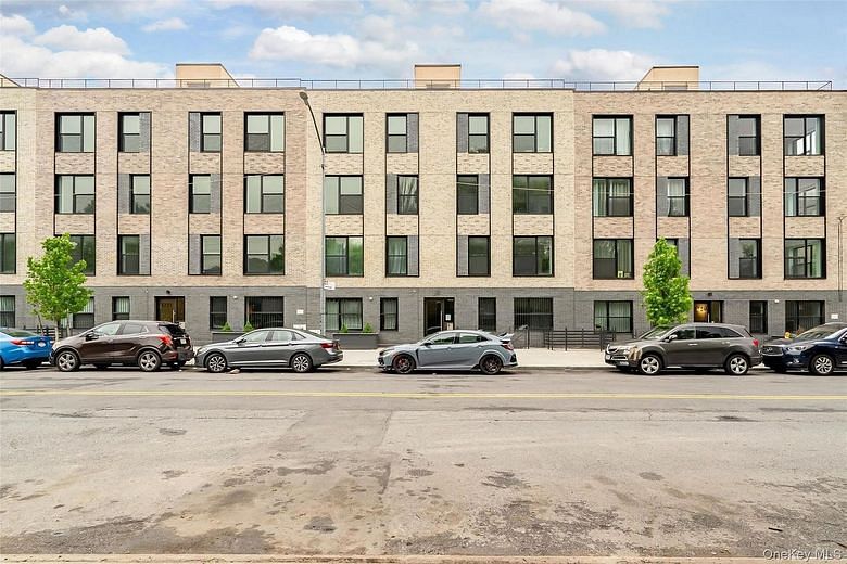 1715A Lacombe Avenue #4A