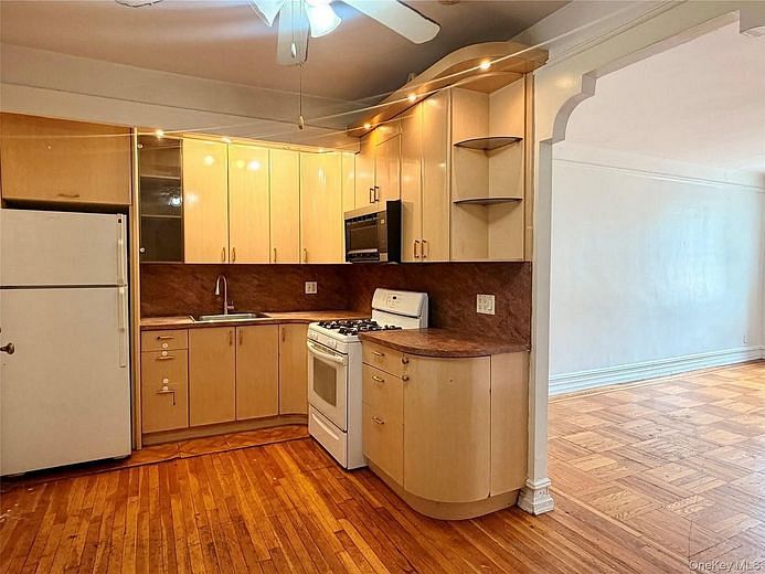 1717 Avenue N #2K